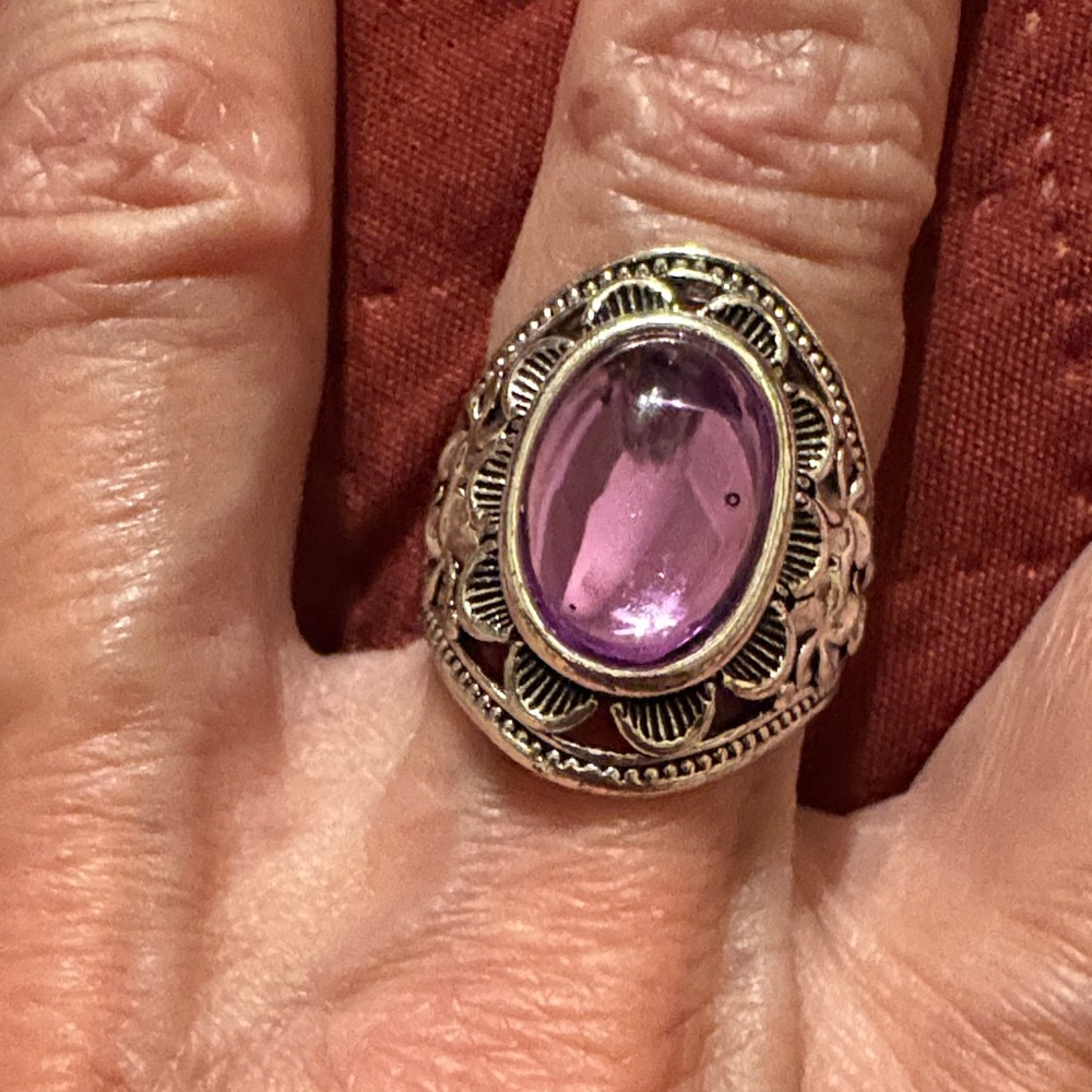 Size 7 Silver Tone and Purple Women's Ring